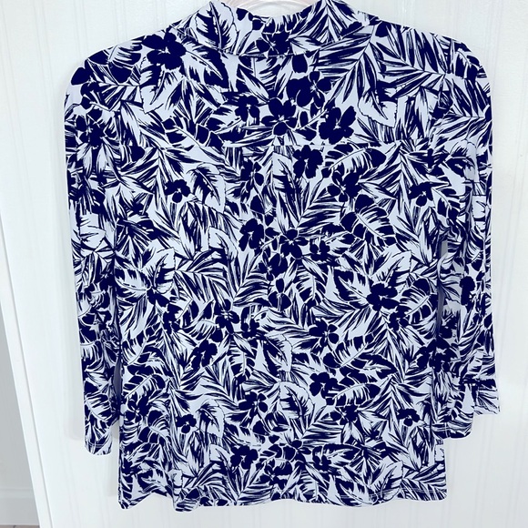 Women’s Small, navy and white Charter Club top - Picture 5 of 5